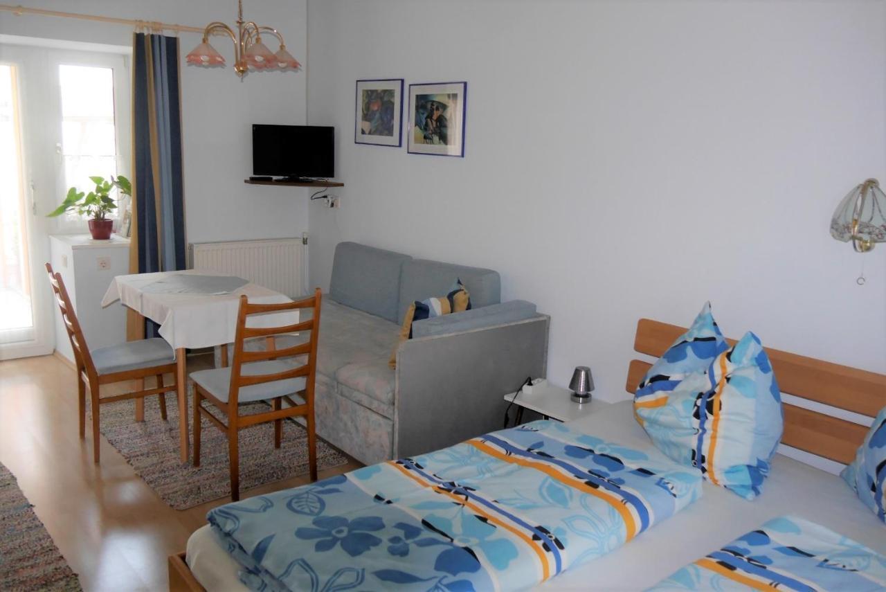 Gertis Blumenhof Privatzimmer, Ferienwohnung Гмюнд Екстериор снимка