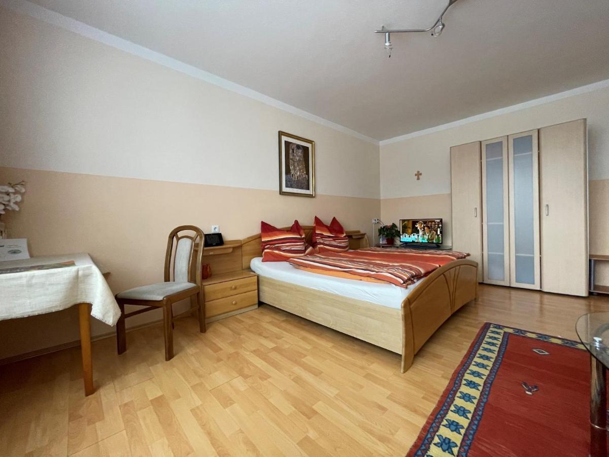 Gertis Blumenhof Privatzimmer, Ferienwohnung Гмюнд Екстериор снимка