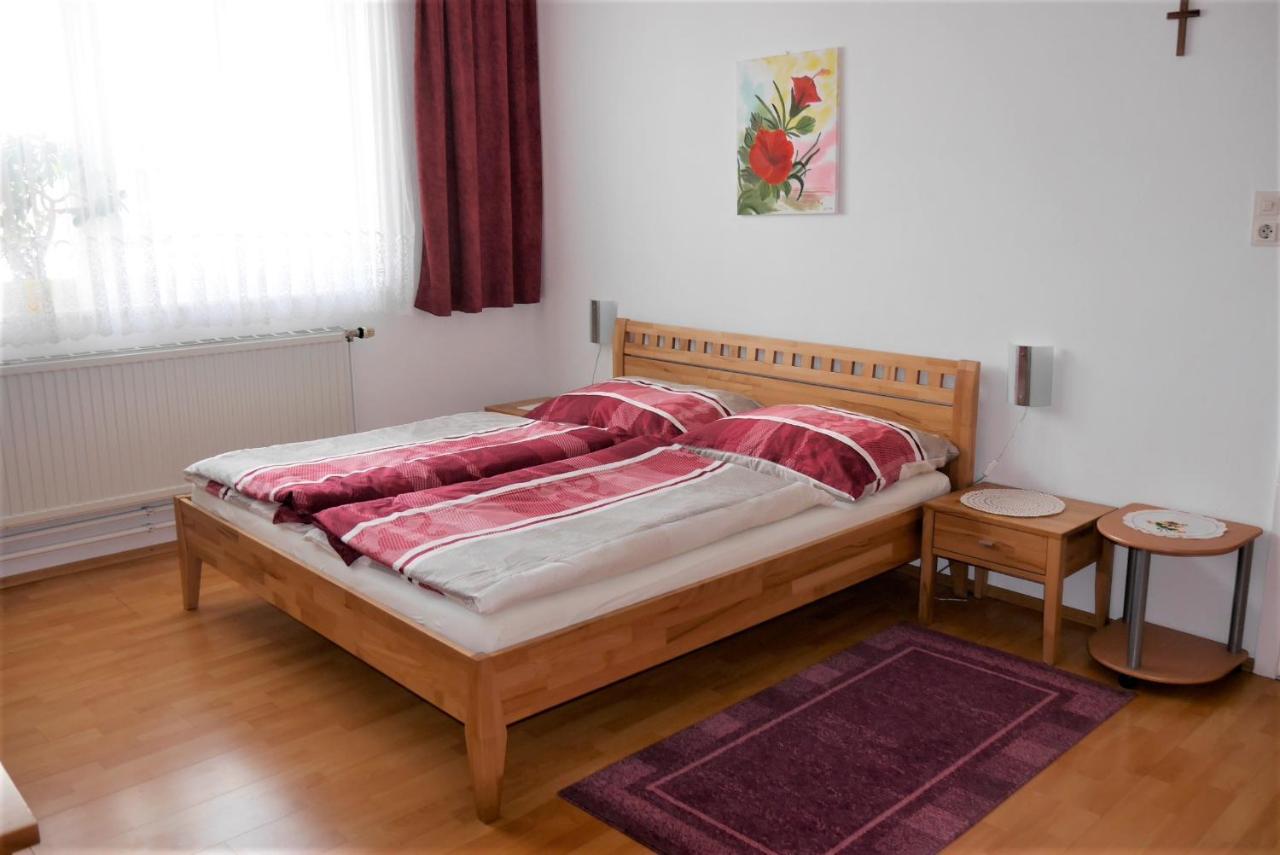Gertis Blumenhof Privatzimmer, Ferienwohnung Гмюнд Екстериор снимка