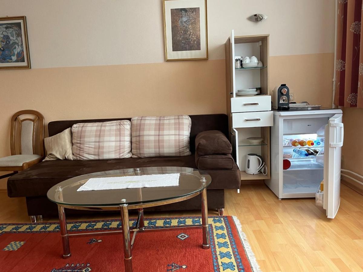Gertis Blumenhof Privatzimmer, Ferienwohnung Гмюнд Екстериор снимка